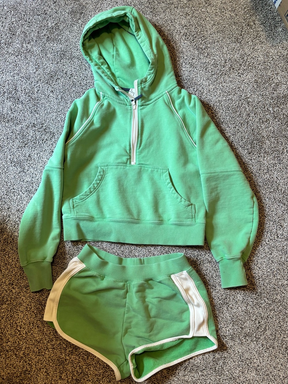 Cropped Hooded Pullover & Trim Short Set - Mint Green